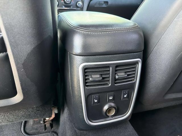 Used 2014 Chrysler 300 C AWD/4WD image 17