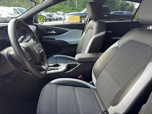 Used 2025 Buick Envista Preferred w/ Convenience I Package FWD image 33