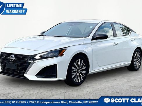 Used 2025 Nissan Altima 2.5 SV FWD image 3