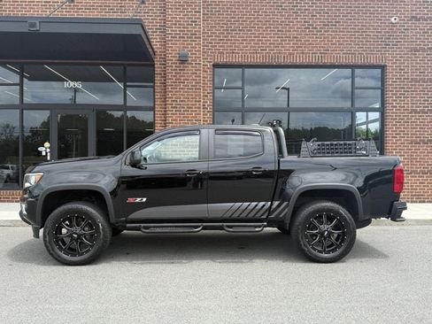 Used 2017 Chevrolet Colorado Z71 w/ Z71 Midnight Edition AWD/4WD image 3