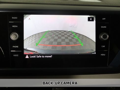 Used 2022 Volkswagen Taos SE FWD image 6