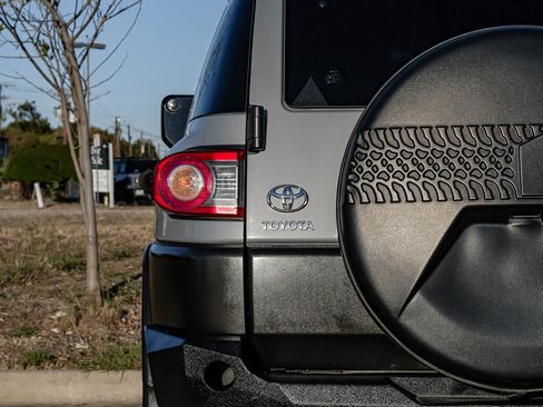 Used 2014 Toyota FJ Cruiser 4WD w/ Upgrade Package image 38