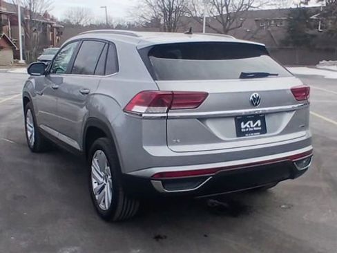 Used 2020 Volkswagen Atlas Cross Sport SE image 9