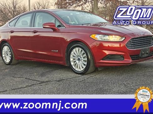 Used 2016 Ford Fusion SE image 1