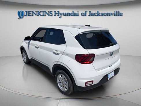 New 2025 Hyundai Venue SE image 3