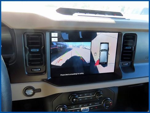 Used 2023 Ford Bronco Wildtrak image 17