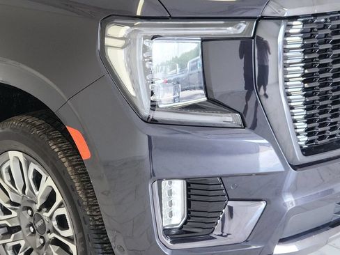 Used 2023 GMC Yukon XL Denali Ultimate AWD/4WD image 9