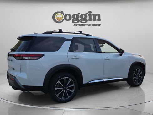 New 2026 Nissan Pathfinder SL FWD image 2
