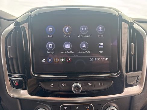 Used 2021 Chevrolet Traverse LT image 12