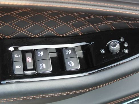 Used 2023 Jeep Grand Cherokee L Summit AWD/4WD image 10