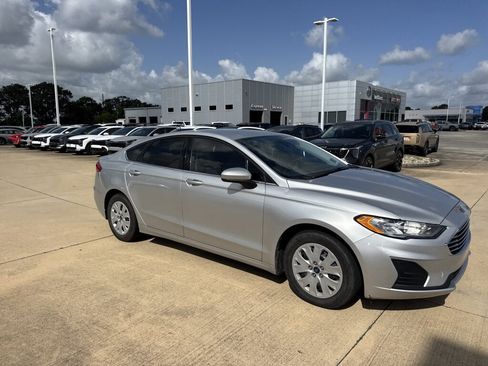 Used 2019 Ford Fusion S FWD image 12
