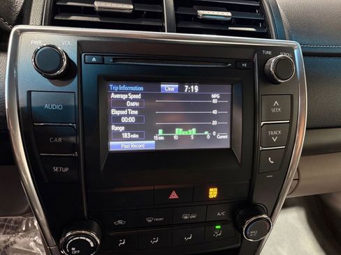 Used 2015 Toyota Camry LE image 28