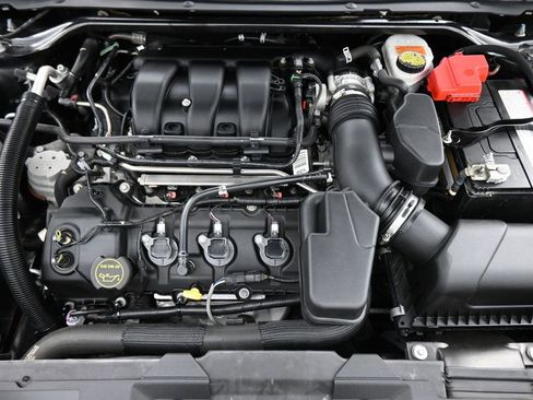 Used 2018 Ford Taurus SEL image 15