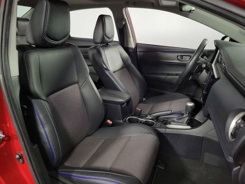 Used 2017 Toyota Corolla SE w/ SE Premium Package FWD image 17