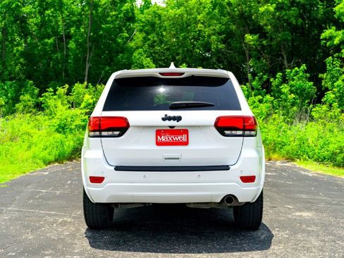 Used 2020 Jeep Grand Cherokee Altitude RWD image 8
