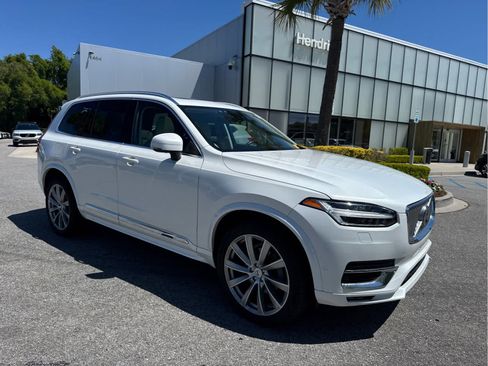 Used 2023 Volvo XC90 B6 Plus image 2