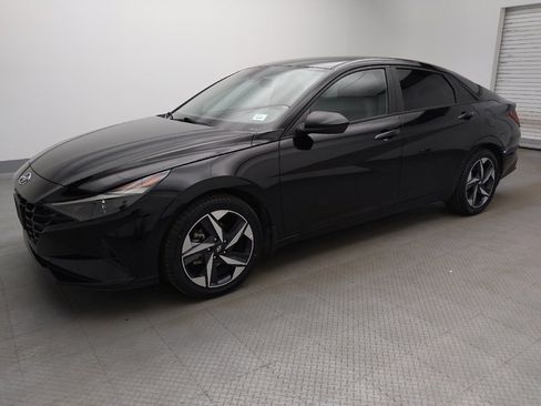 Used 2023 Hyundai Elantra SEL w/ Convenience Package FWD image 2