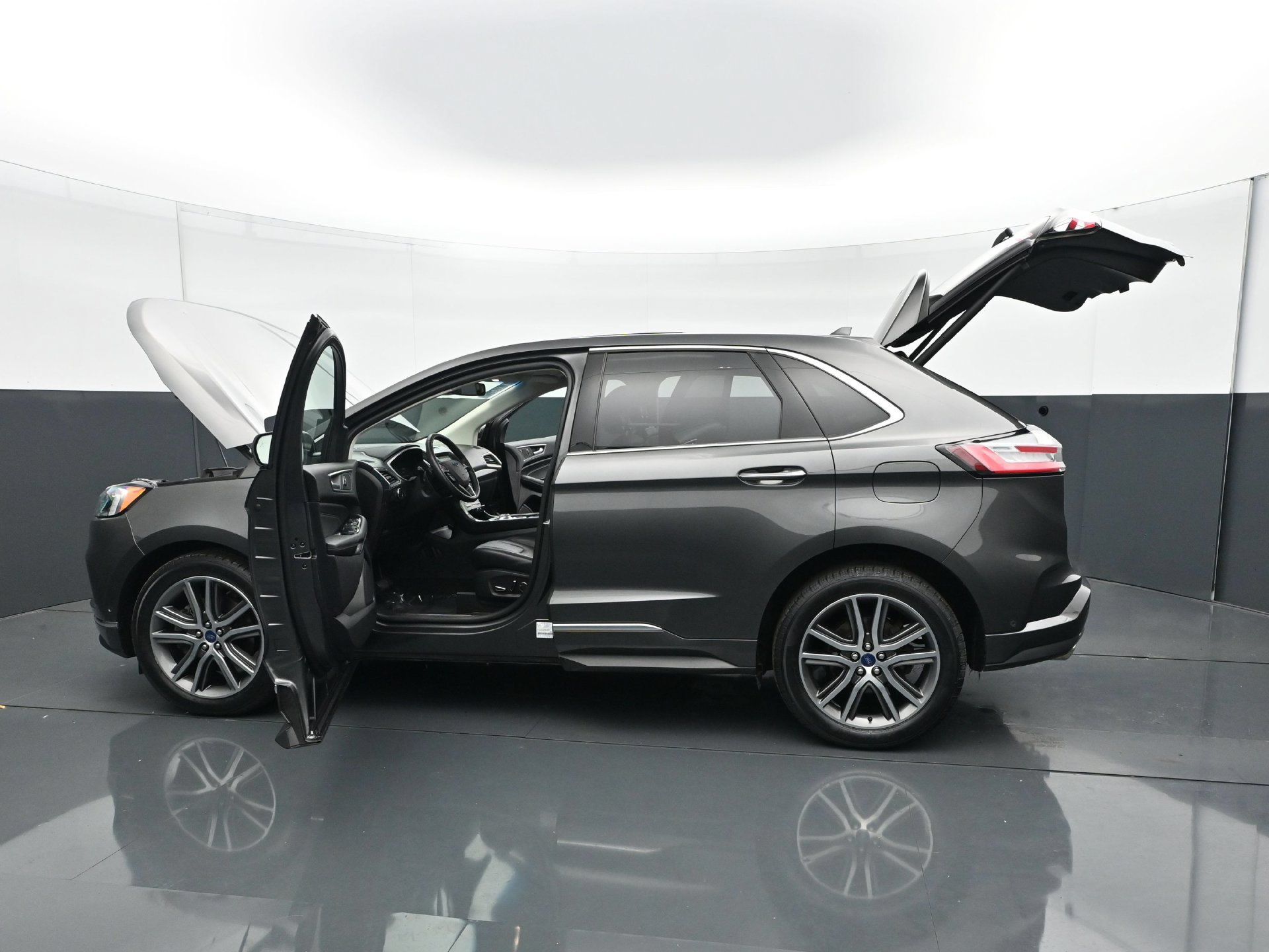 Used 2019 Ford Edge Titanium w/ Equipment Group 301A AWD/4WD image 29
