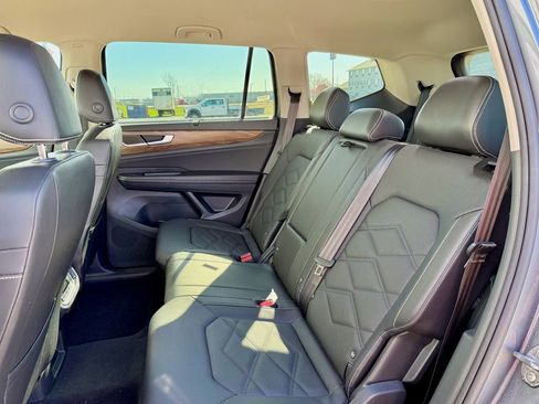 Used 2025 Volkswagen Atlas SE image 12