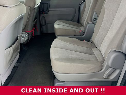 Used 2011 Kia Sedona LX image 5