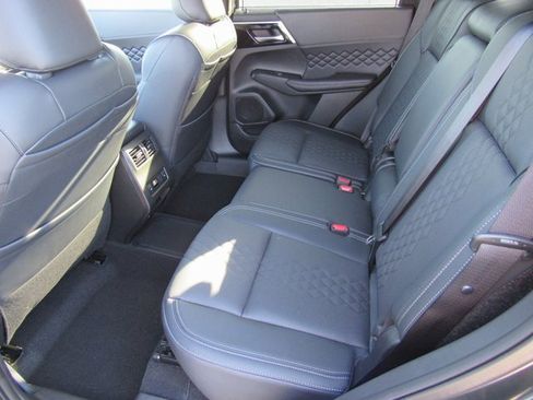 New 2025 Mitsubishi Outlander SEL Black Edition image 8