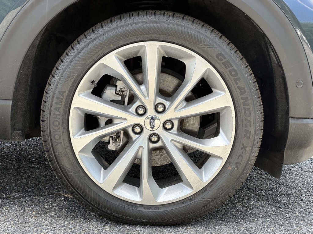 Certified 2022 Ford Explorer Platinum w/ Equipment Group 601A AWD/4WD image 8