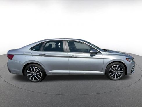 Used 2025 Volkswagen Jetta SE image 16