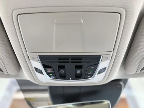 Used 2025 Acura RDX SH-AWD w/ Technology Package image 37