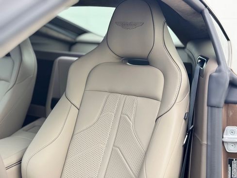 Used 2025 Aston Martin V8 Vantage Coupe image 6