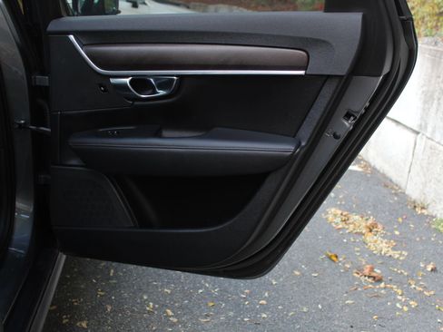 Used 2019 Volvo V90 T6 Cross Country w/ Advanced Package image 16