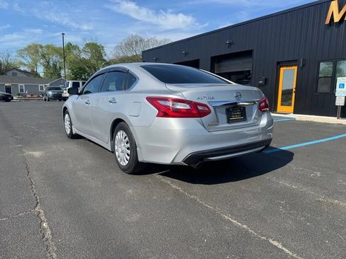 Used 2016 Nissan Altima 2.5 S w/ Power Driver Seat Package image 2