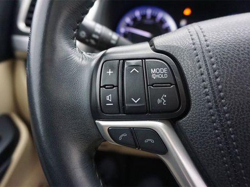 Used 2019 Toyota Highlander Limited image 7