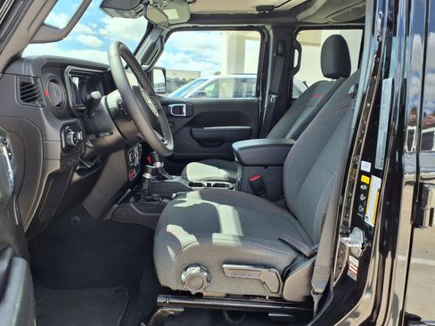 Used 2025 Jeep Wrangler Unlimited Rubicon image 11