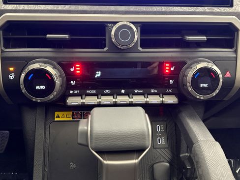 Used 2026 Toyota Tacoma Limited AWD/4WD image 17