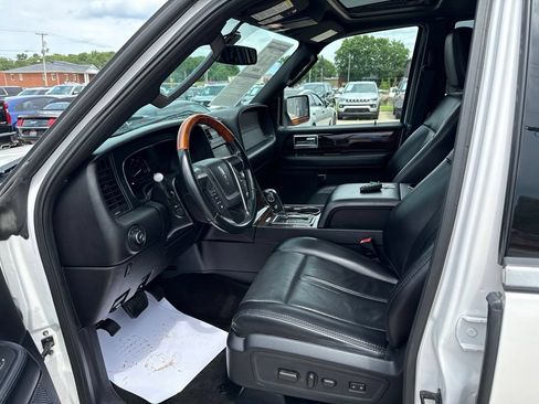 Used 2017 Lincoln Navigator Select AWD/4WD image 28