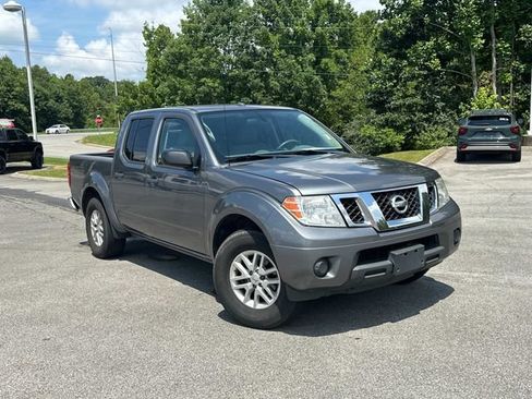 Used 2018 Nissan Frontier SV RWD image 2