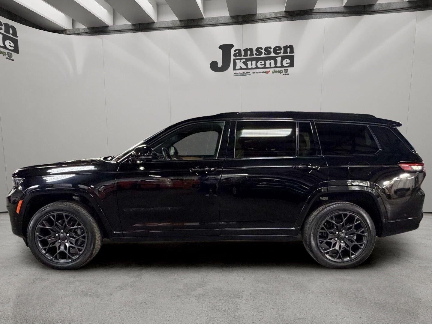Used 2023 Jeep Grand Cherokee L Summit AWD/4WD image 1