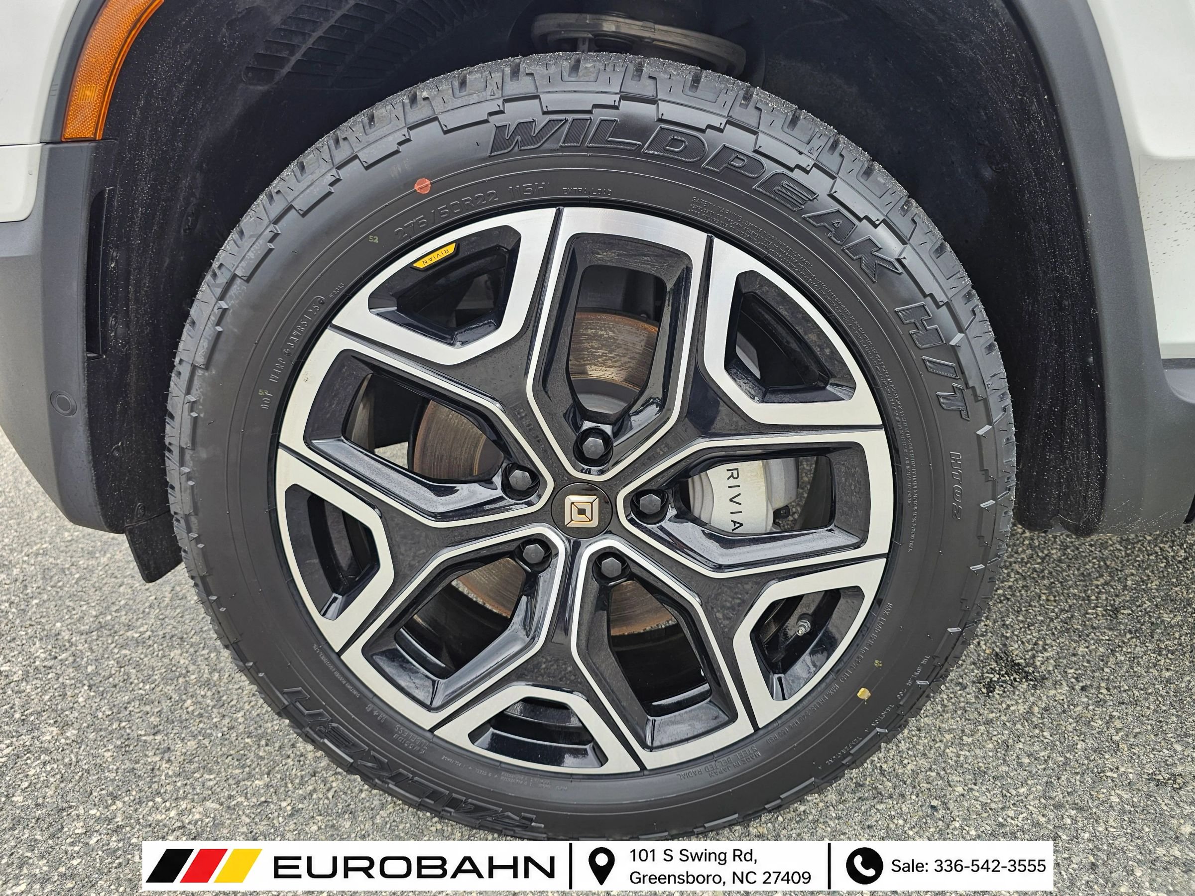 Used 2025 Rivian R1S Adventure Dual AWD/4WD image 35