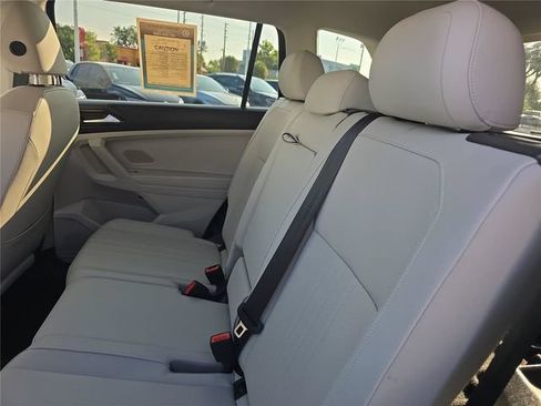 Used 2023 Volkswagen Tiguan SE FWD image 9