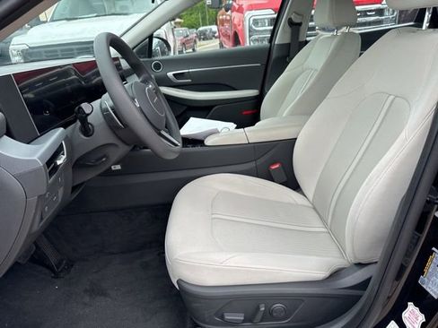 Used 2025 Hyundai Sonata SEL FWD image 2