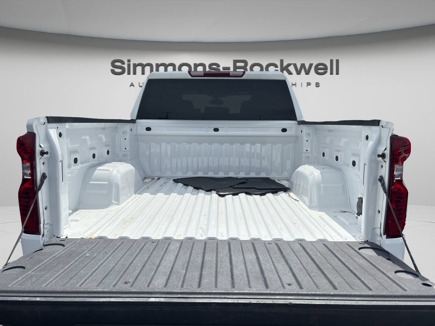 Used 2024 Chevrolet Silverado 1500 LT AWD/4WD image 7