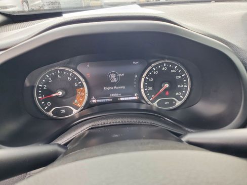 Used 2022 Jeep Renegade Altitude w/ Sun/Sound Group AWD/4WD image 16