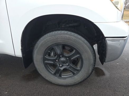 Used 2011 Toyota Tundra 4x4 Double Cab w/ Tow Pkg image 4