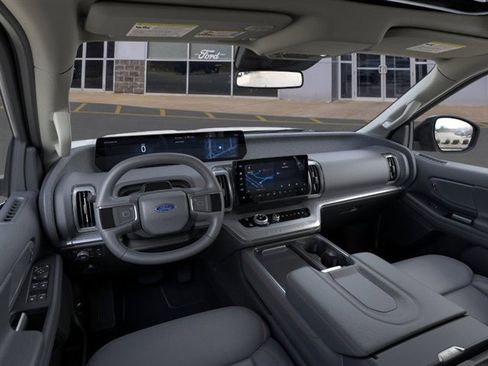 New 2025 Ford Expedition Active image 9