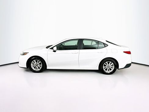 Used 2025 Toyota Camry LE image 4