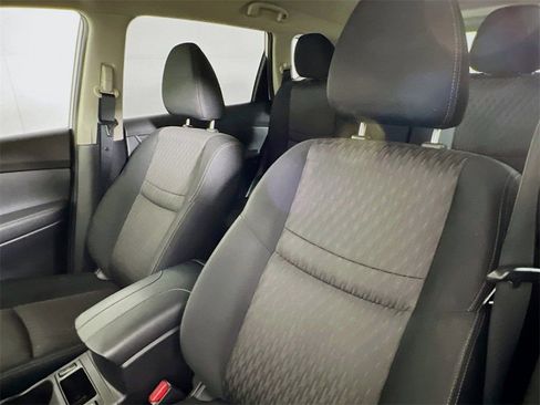 Used 2017 Nissan Rogue SV w/ SV Premium Package image 9