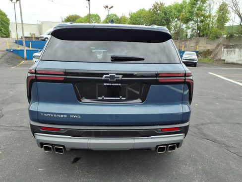 Used 2025 Chevrolet Traverse LT w/ Driver Confidence Package AWD/4WD image 4