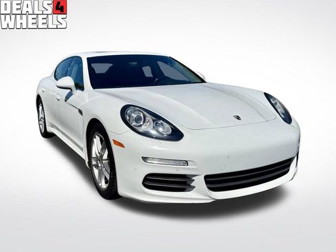 Used 2016 Porsche Panamera RWD image 3