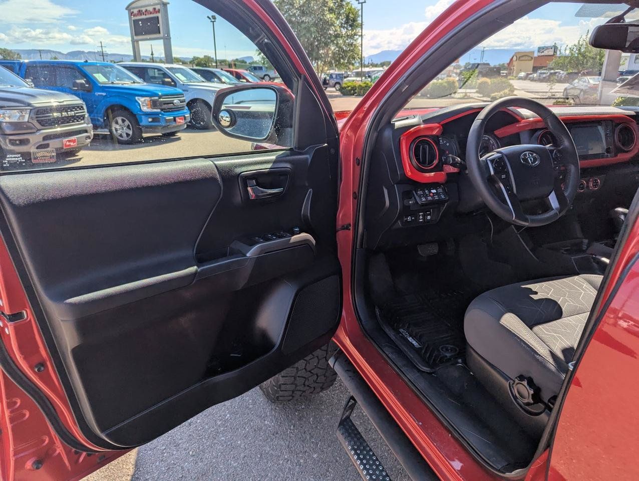 Used 2017 Toyota Tacoma TRD Off-Road w/ Tow Package (A/T) AWD/4WD image 8