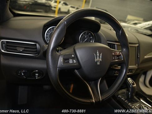 Used 2021 Maserati Levante image 11